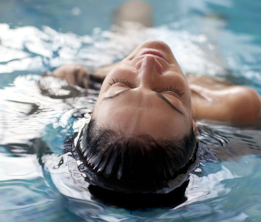 Schwimmen im Pool, The Gast House Zell am See