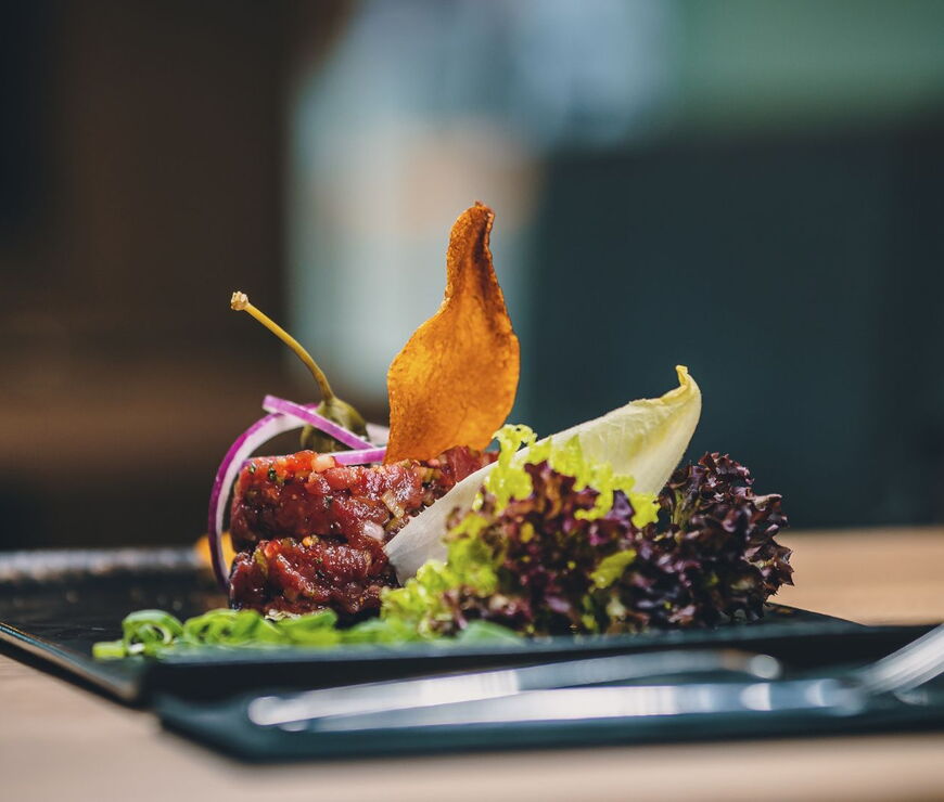 Regional and international specialties in the restaurant of the Elements Resort in Zell am See